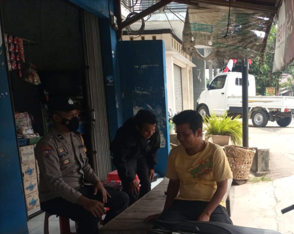 Silaturahmi Kerumah Warga, Ini Pesan Yang Disampaikan Bhabinkamtibmas Polsek Menes 9 WhatsApp Image 2023 08 27 at 11.39.03
