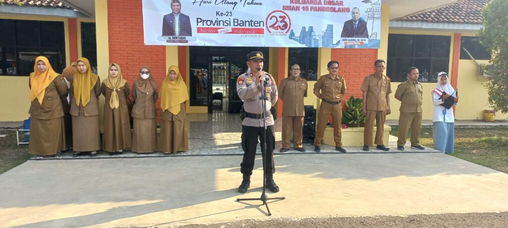 Kapolsek Carita Berikan Pesan Motivasi kepada Pelajar di SMA Negeri 15 Pandeglang 10 WhatsApp Image 2023 10 09 at 12.26.08