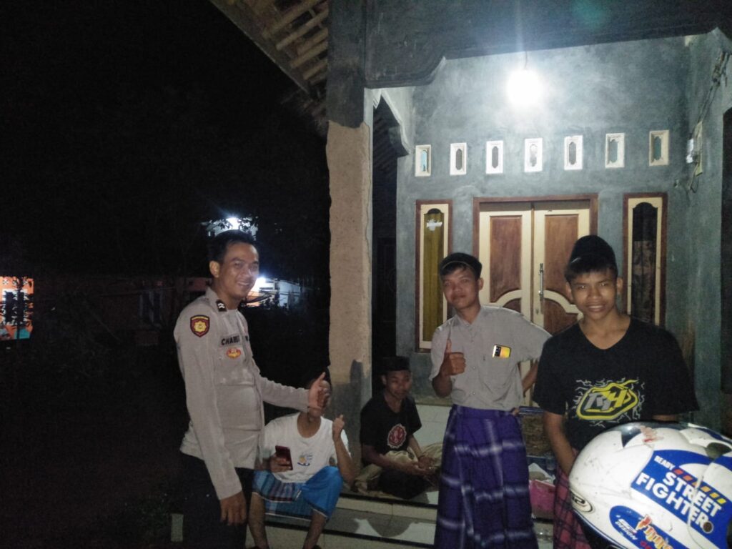 Polsek Pulosari Gelar Patroli Malam untuk Mencegah Kejahatan 5 WhatsApp Image 2023 10 09 at 12.41.14