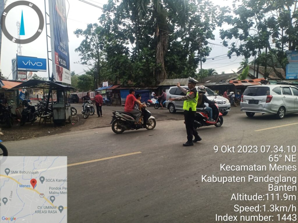 Polsek Menes Polres Pandeglang Berikan Pelayanan Pengaturan Arus Lalu Lintas 2 WhatsApp Image 2023 10 09 at 13.01.44