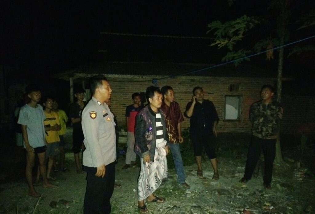 Polsek Panimbang Terus Tingkatkan Patroli Malam untuk Mewujudkan Kamtibmas Aman dan Kondusif 3 WhatsApp Image 2023 10 10 at 08.11.43