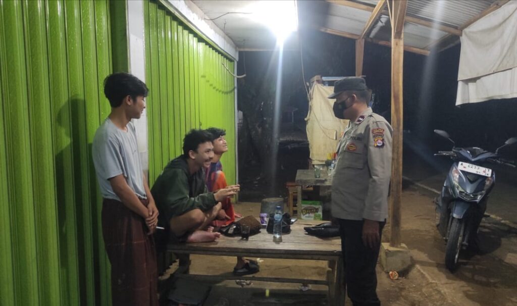 Polsek Bojong Gelar Patroli Malam untuk Mewujudkan Kamtibmas yang Aman dan Nyaman 9 WhatsApp Image 2023 10 15 at 09.16.11