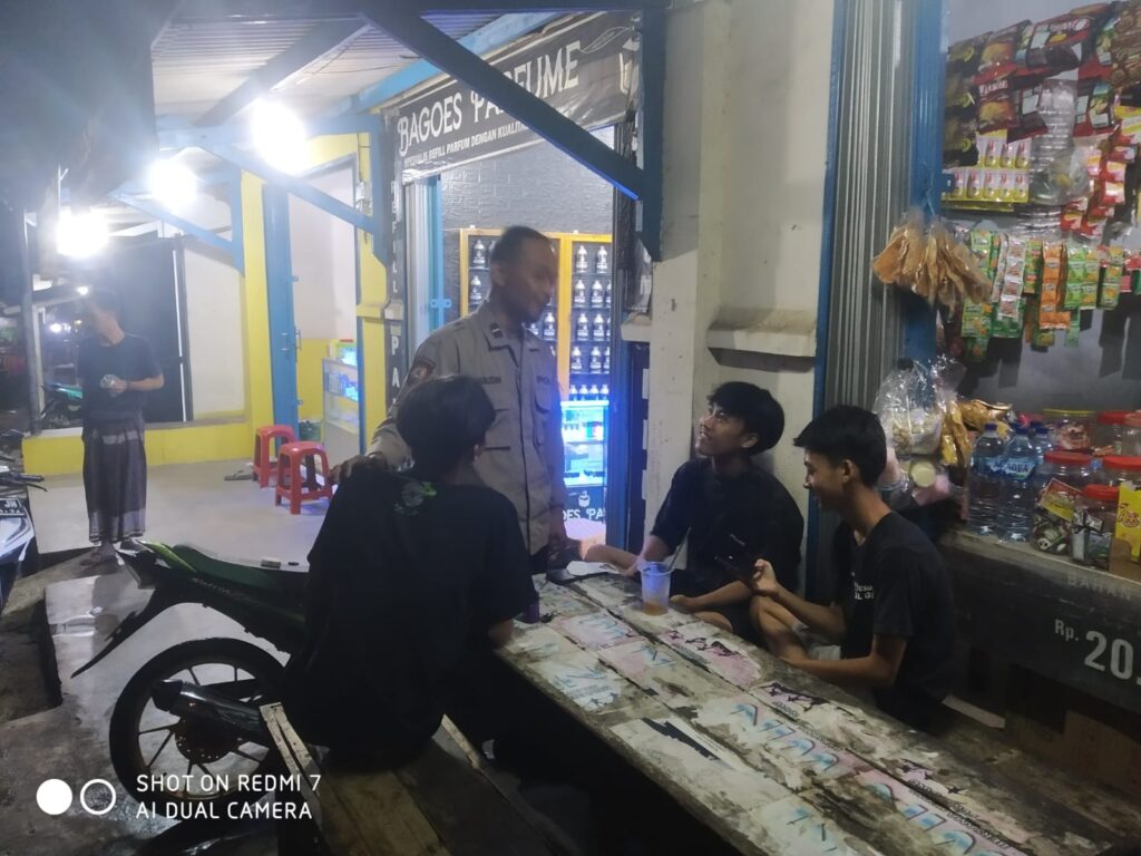 Polsek Labuan Lakukan Patroli Malam untuk Ciptakan Lingkungan Aman 3 WhatsApp Image 2023 10 15 at 09.36.31