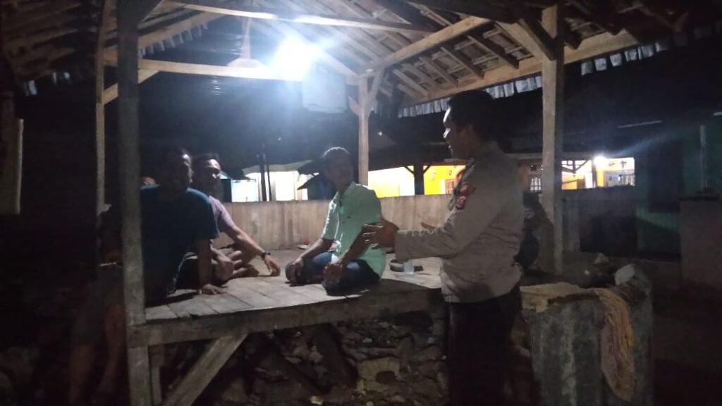 Polsek Pagelaran Gelar Patroli Malam dan Himbauan Kamtibmas 9 WhatsApp Image 2023 10 16 at 11.00.18