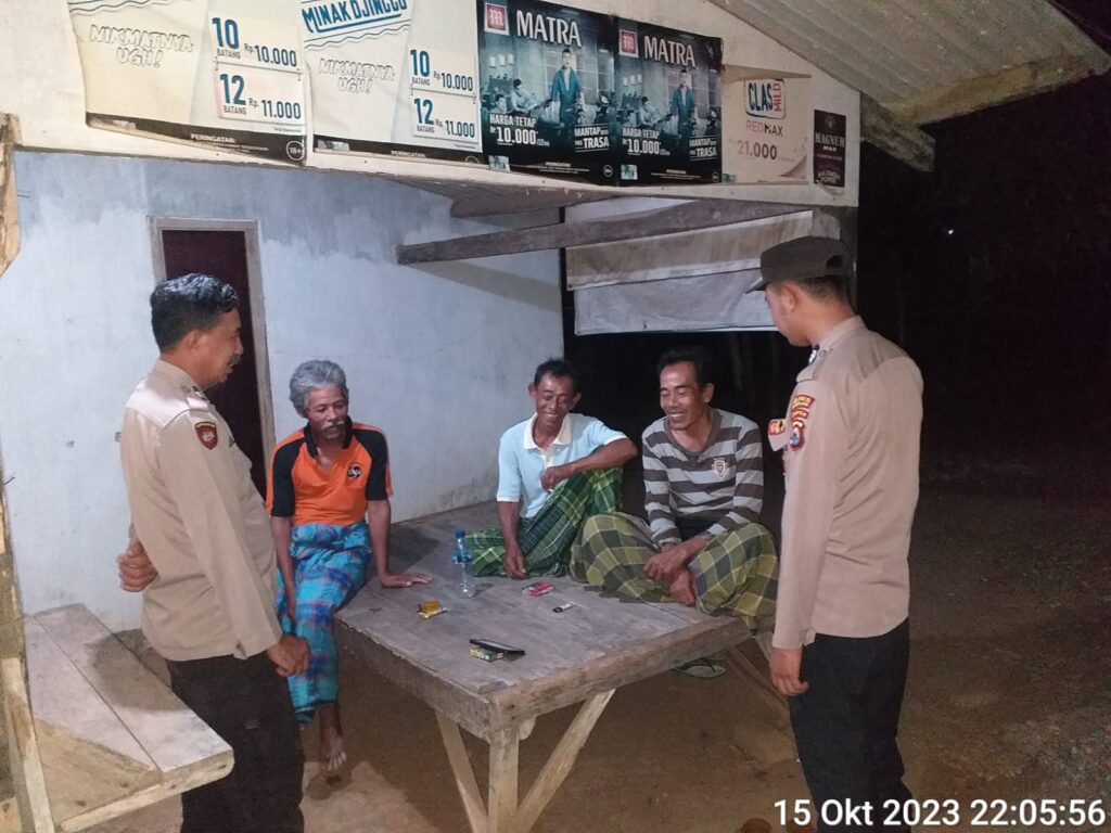 Polsek Cigeulis Gelar Patroli Malam dan Sambang Warga untuk Meningkatkan Kamtibmas yang Aman dan Kondusif 6 WhatsApp Image 2023 10 16 at 11.08.50