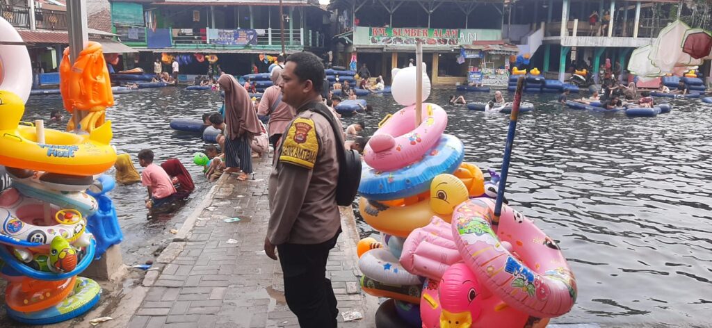 Polsek Cimanuk Gelar Pengamanan di Wisata Cikoromoy untuk Menjamin Keamanan Wisatawan 7 WhatsApp Image 2023 10 16 at 11.11.44