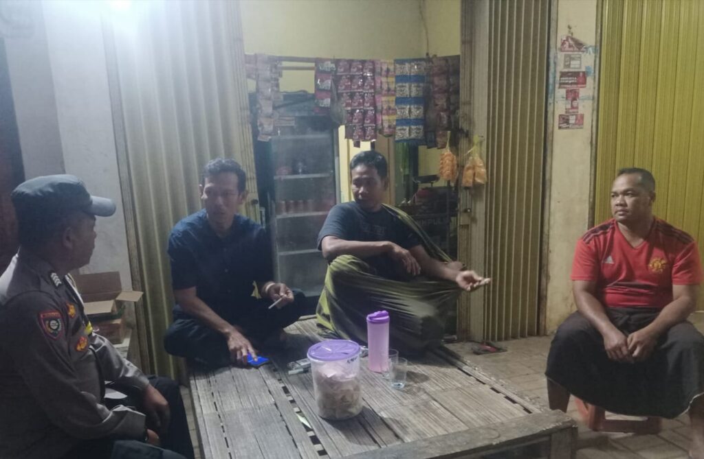 Polsek Bojong Gelar Patroli Malam dalam Rangka Mewujudkan Keamanan dan Ketertiban Masyarakat 6 WhatsApp Image 2023 10 19 at 12.42.05