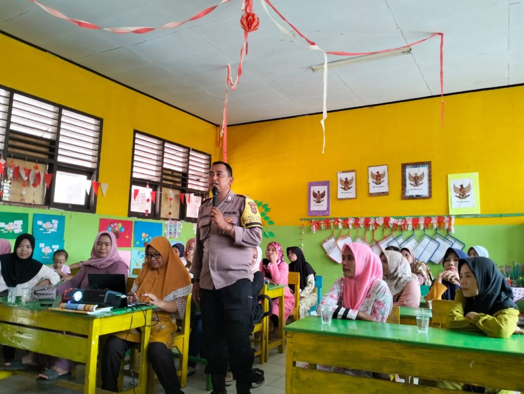 Bhabinkamtibmas Polsek Pandeglang Gelar Binluh dan Sosialisasi Pencegahan Bullying dan Kenakalan Remaja di SDN Kabayan 3 7 WhatsApp Image 2023 10 22 at 11.46.01