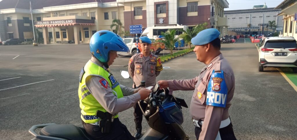 Sipropam Polres Pandeglang Temukan 2 Personil dengan SIM dan KTA Tidak Berlaku 6 WhatsApp Image 2023 10 23 at 11.09.36