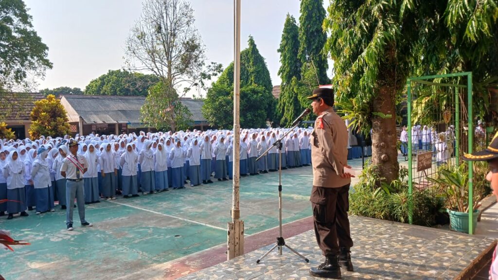 Kapolsek Pandeglang Berikan Arahan Kepada Siswa SMAN 2 Pandeglang 6 WhatsApp Image 2023 10 23 at 11.17.50