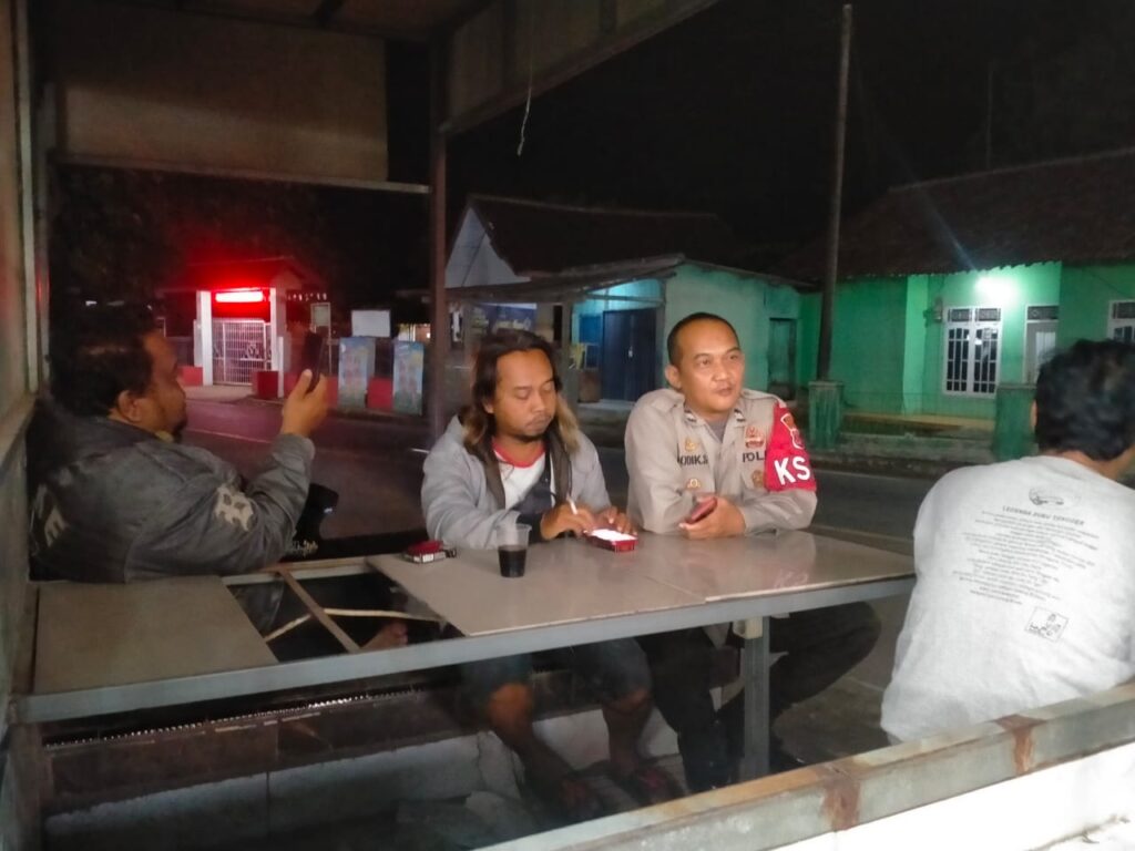 Polsek Cimanuk Silaturahmi Kamtibmas dengan Warga Desa Batubantar 10 WhatsApp Image 2023 10 24 at 08.56.09