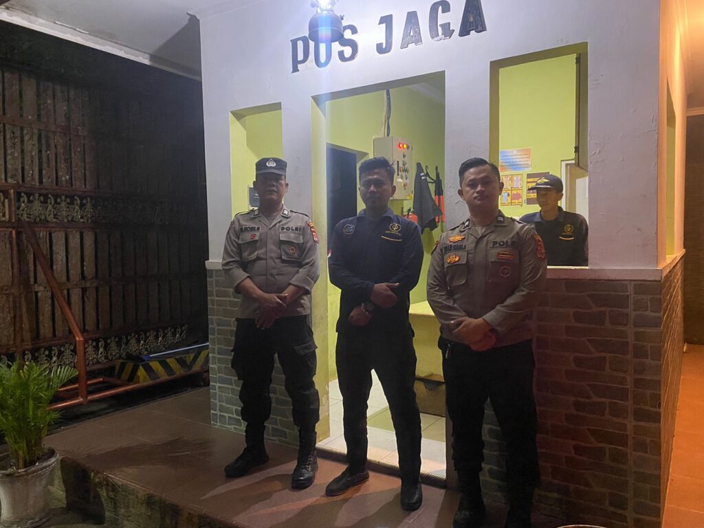 Polsek Panimbang Gelar Patroli Malam untuk Pemeliharaan Kamtibmas 2 WhatsApp Image 2023 10 26 at 09.34.29