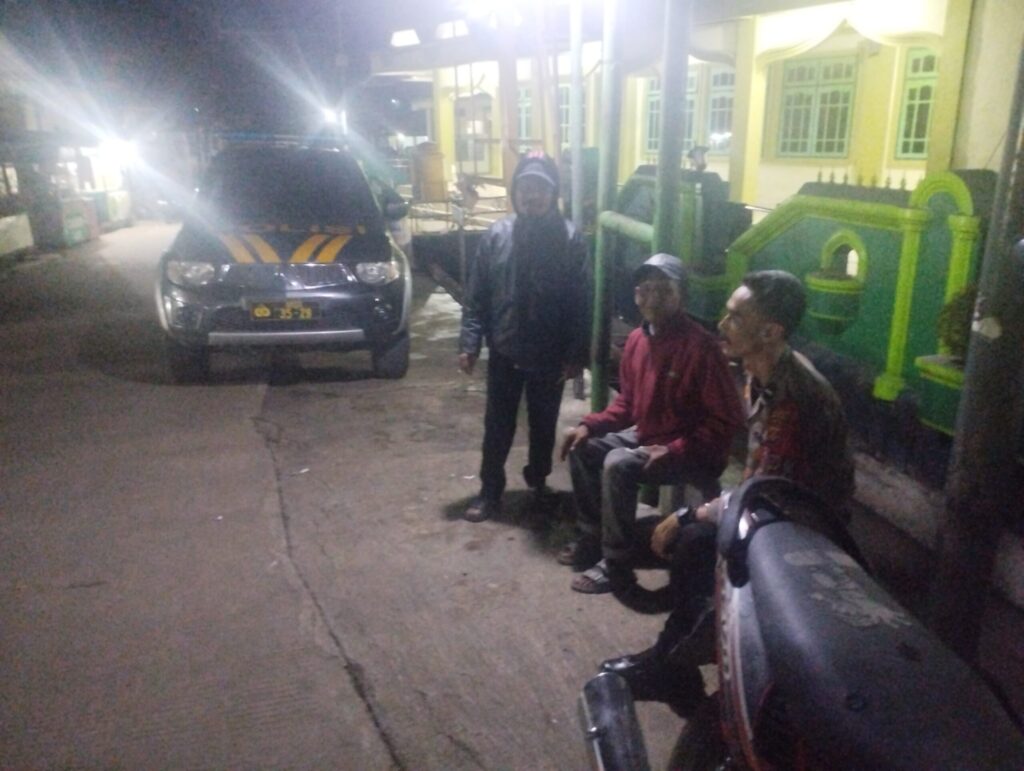 Polsek Cimanuk Polres Pandeglang Melaksanakan Patroli Mobile untuk Meningkatkan Keamanan dan Ketertiban 3 WhatsApp Image 2023 10 26 at 09.37.28 scaled