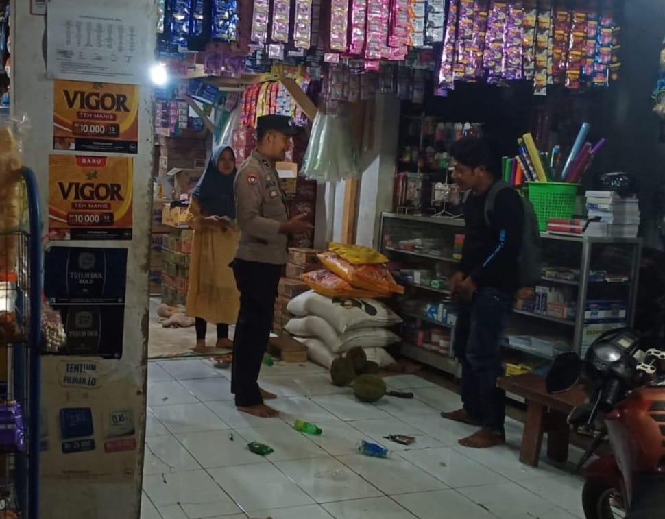 Polsek Menes Pantau Harga dan Ketersediaan Stok Bahan Kebutuhan Pokok di Pasar Menes 10 WhatsApp Image 2023 10 26 at 18.58.38