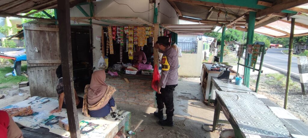 Bhabinkamtibmas Polsek Cikeusik Terus Berikan Pembinaan dan Penyuluhan Kamtibmas 7 WhatsApp Image 2023 10 27 at 11.16.27