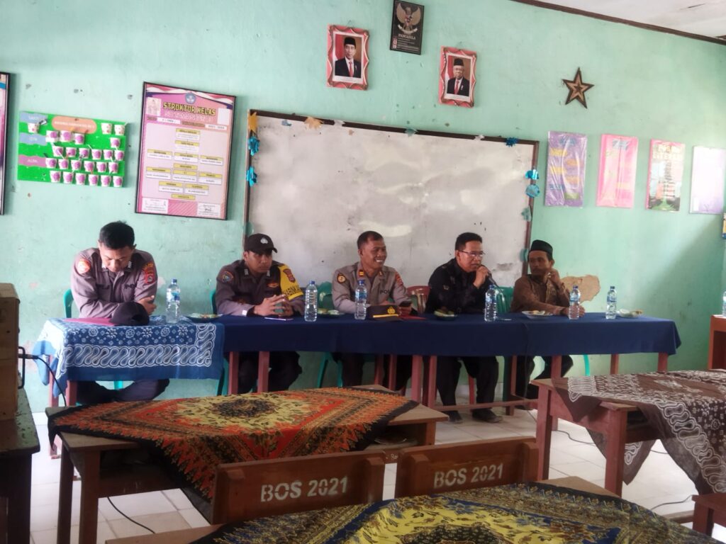 Polsek Sumur Sosialisasi Stop Bullying kepada Wali Murid 9 WhatsApp Image 2023 10 27 at 14.10.55