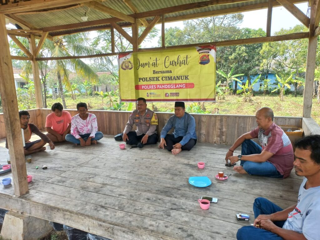 Polsek Cimanuk Gelar Jumat Curhat, Masyarakat Apresiasi 9 WhatsApp Image 2023 10 27 at 14.22.23