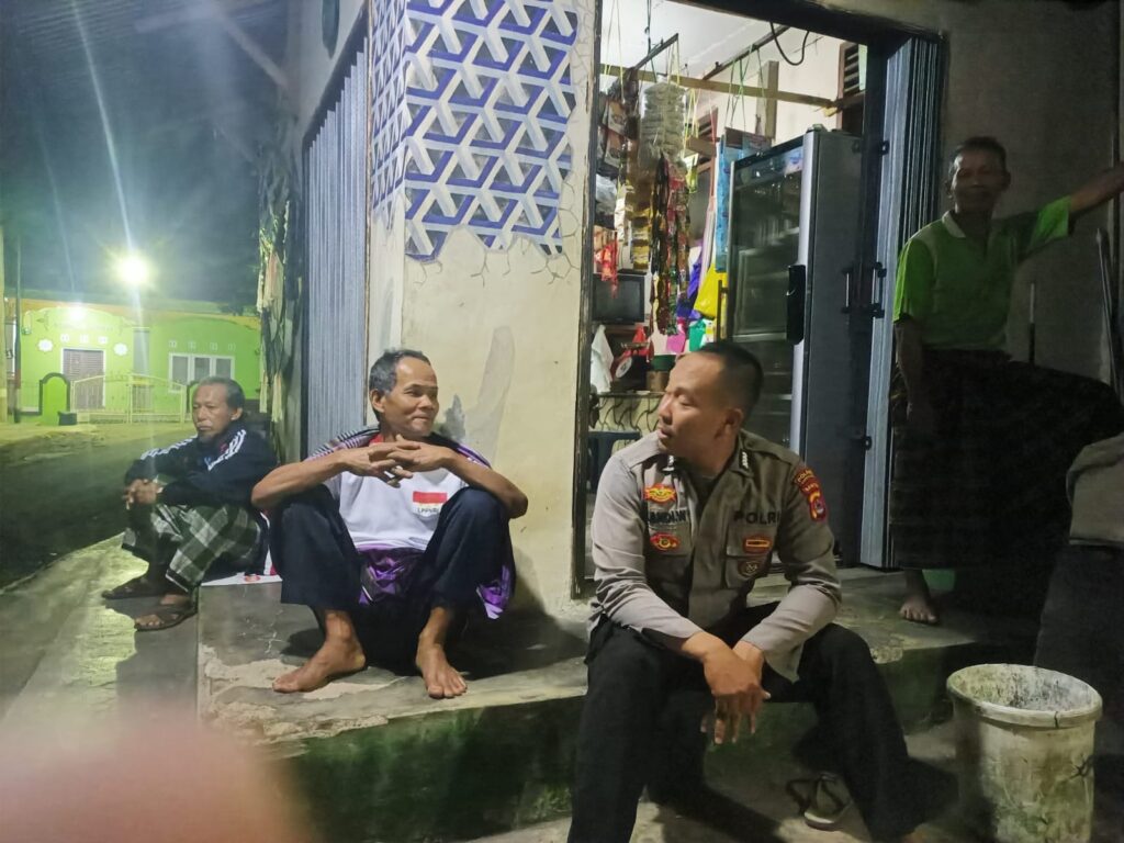 Polsek Pulosari Terus Berupaya Mengamankan Desa Binaan Melalui Sambang Warga 2 WhatsApp Image 2023 10 29 at 07.05.39