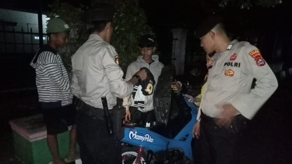 Patroli Stasioner Sat Samapta Polres Pandeglang untuk Cegah Kejahatan Jalanan dan Kenakalan Remaja 9 WhatsApp Image 2023 10 29 at 08.35.04