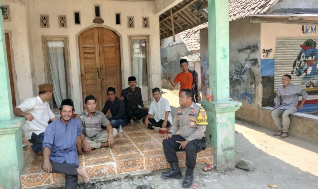 Kedekatan Bhabinkamtibmas Polsek Munjul dengan Warga Melalui Door to Door System (DDS) 3 WhatsApp Image 2023 10 29 at 16.30.52