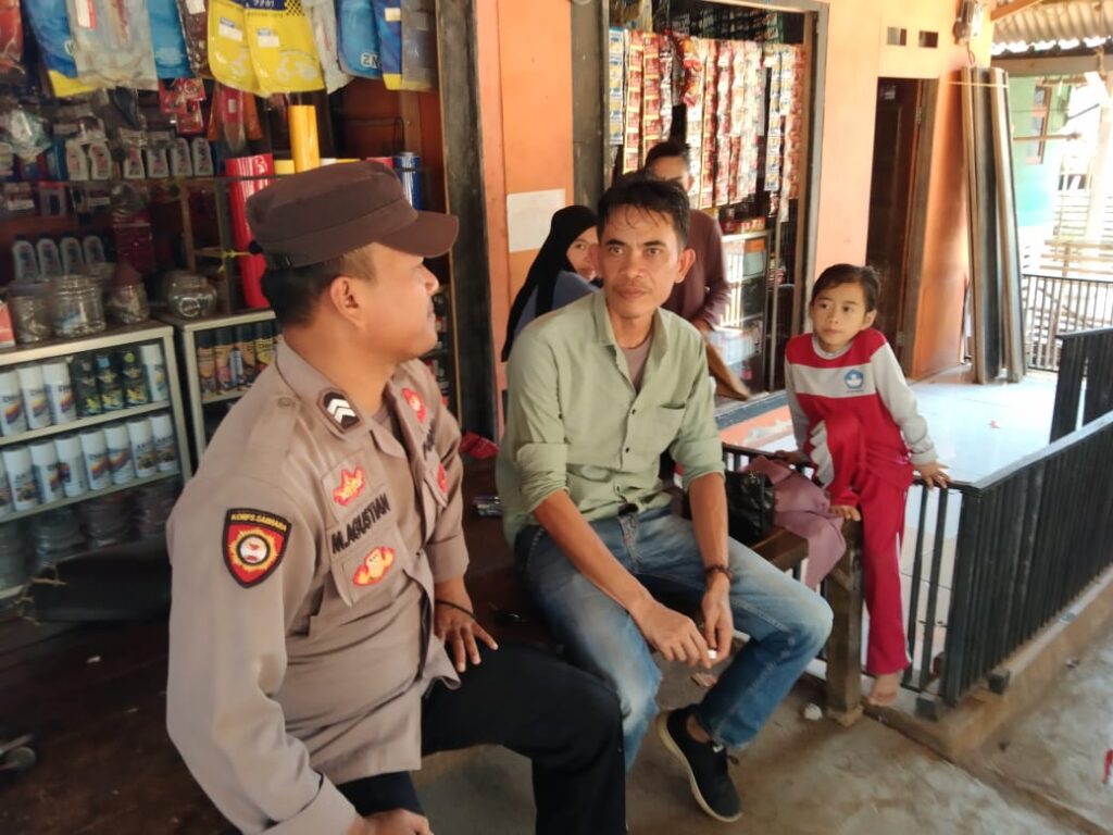 Polsek Cimanggu Terus Tingkatkan Soliditas dengan Masyarakat Melalui Sambang dan Bersilaturahmi 1 WhatsApp Image 2023 10 29 at 19.26.54