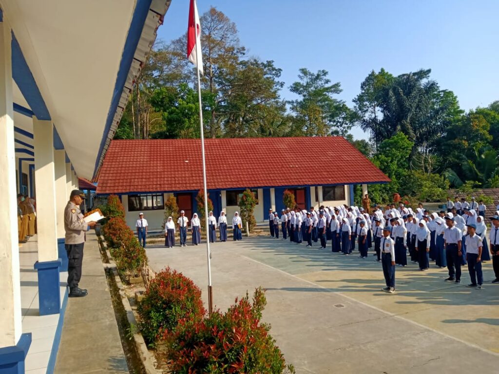 Polsek Cadasari Gelar Upacara Bendera dan Berikan Arahan Kepada Siswa SMPN 3 Karangtanjung 5 WhatsApp Image 2023 10 30 at 10.03.59