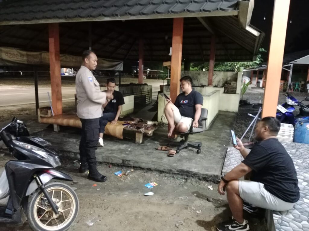 Polsek Carita Melaksanakan Patroli Malam Guna Cegah Gangguan Kamtibmas 7 WhatsApp Image 2023 10 30 at 21.35.36