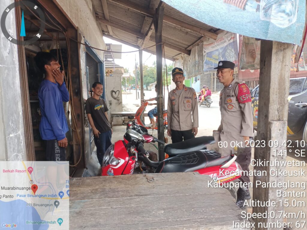 Polsek Cikeusik Gelar Patroli Siang Hari dalam Upaya Menjaga Kamtibmas 9 WhatsApp Image 2023 10 30 at 21.38.55