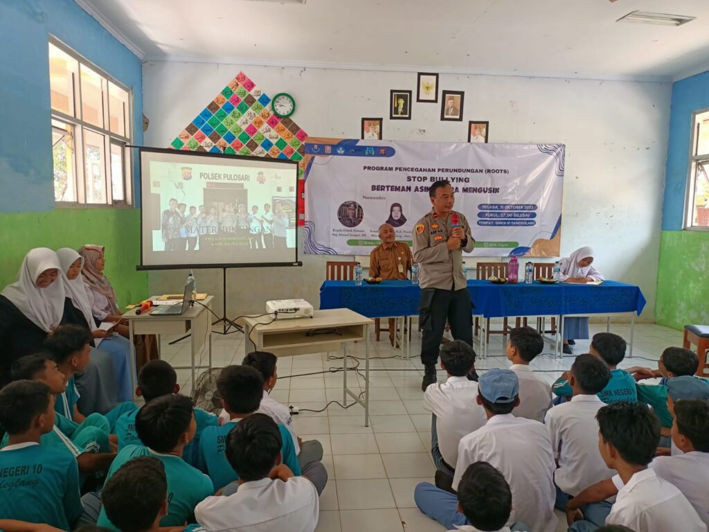 Polsek Pulosari Sosialisasi Pencegahan Perundungan di SMKN 10 Pandeglang 3 WhatsApp Image 2023 10 31 at 19.28.39