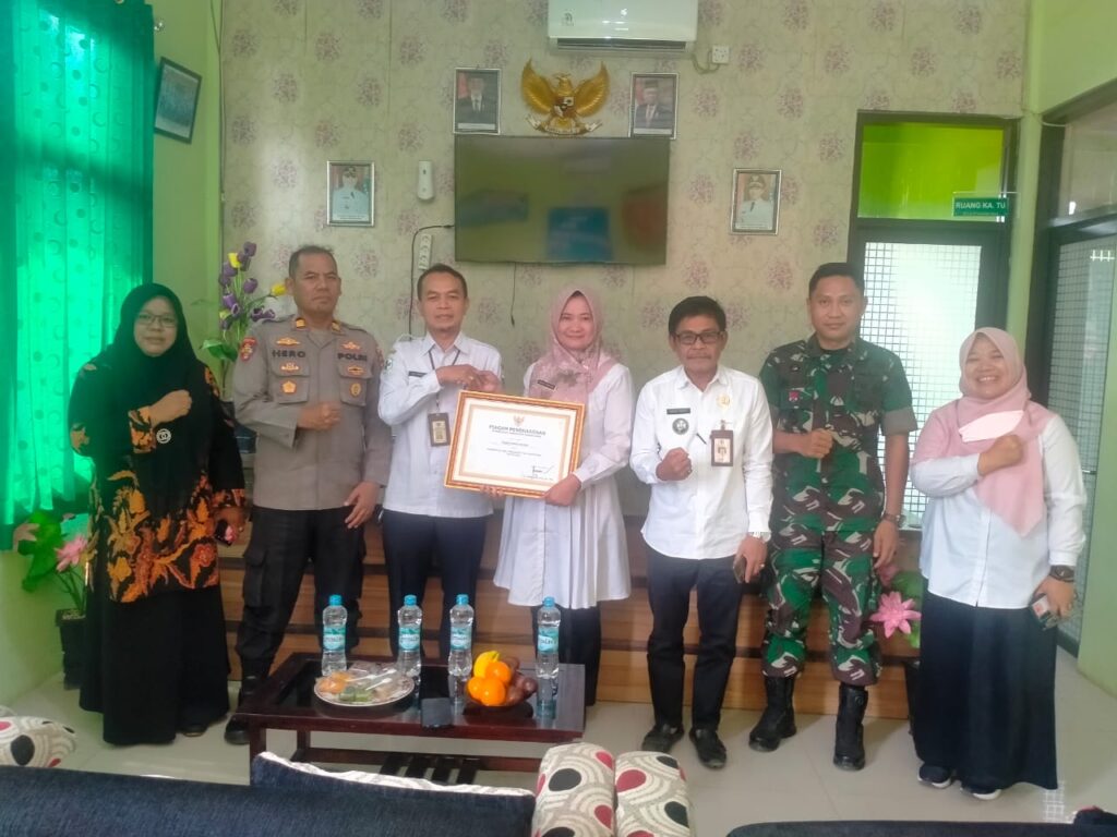 Kapolsek Menes Polres Pandeglang Hadiri Pisah Sambut Kepala Puskesmas Kecamatan Menes 4 WhatsApp Image 2023 11 02 at 17.29.45