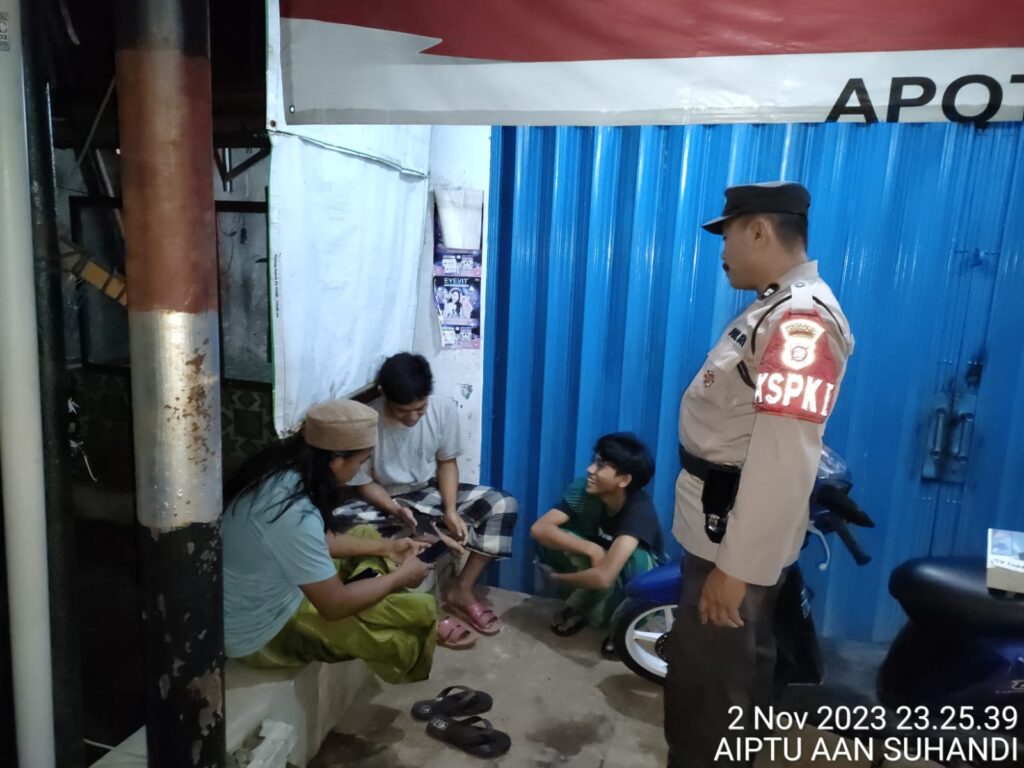 Polsek Pandeglang Terus Berpatroli Demi Keamanan dan Ketertiban Wilayah 9 WhatsApp Image 2023 11 03 at 20.56.31