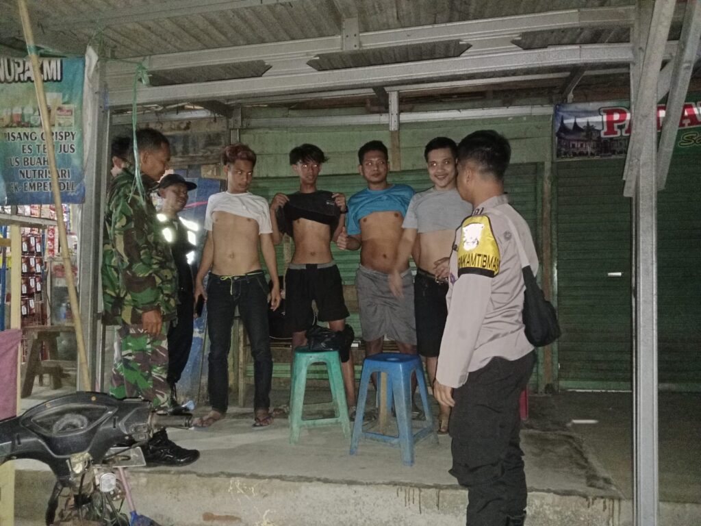 Polsek Menes Gelar Patroli dan Razia Pemuda Untuk Menjaga Kamtibmas 6 WhatsApp Image 2023 11 04 at 18.55.12