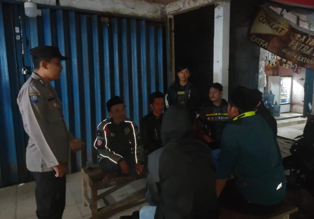 Polsek Bojong Gelar Patroli Malam untuk Meningkatkan Keamanan dan Ketertiban Masyarakat 6 WhatsApp Image 2023 11 05 at 11.05.13