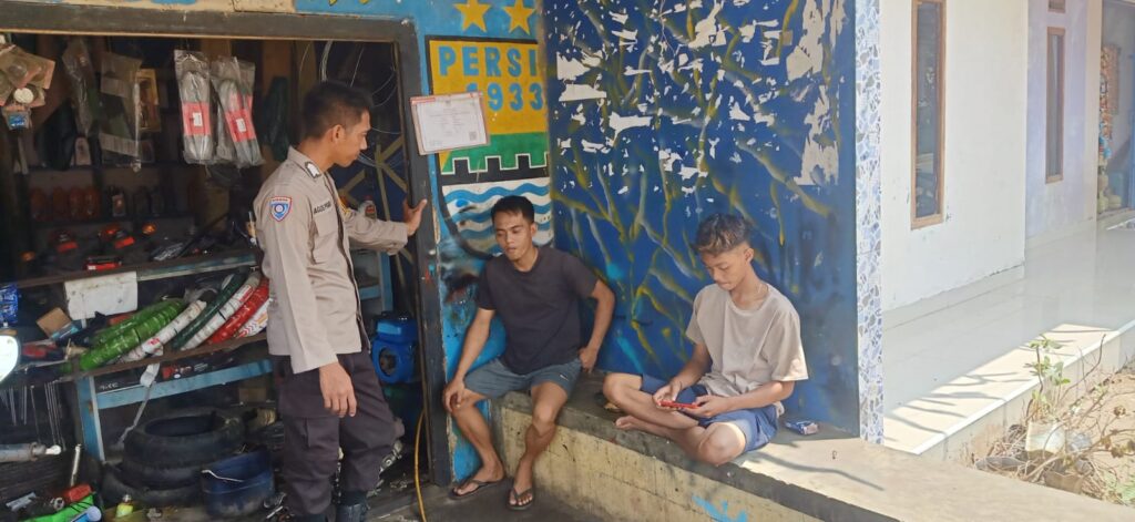 Bhabinkamtibmas Polsek Cimanggu Melaksanakan Sambang dan Dialogis untuk Wujudkan Kamtibmas yang Aman dan Kondusif 1 WhatsApp Image 2023 11 05 at 11.33.48