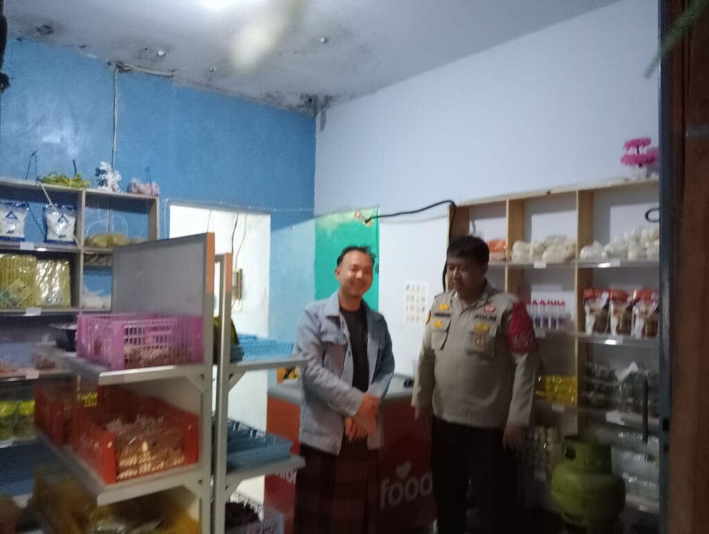 Piket Pelayanan SPKT Polsek Mandalawangi Giat Patroli Mobile dan Sambang untuk Cegah Gangguan Kamtibmas 2 WhatsApp Image 2023 11 05 at 11.50.16