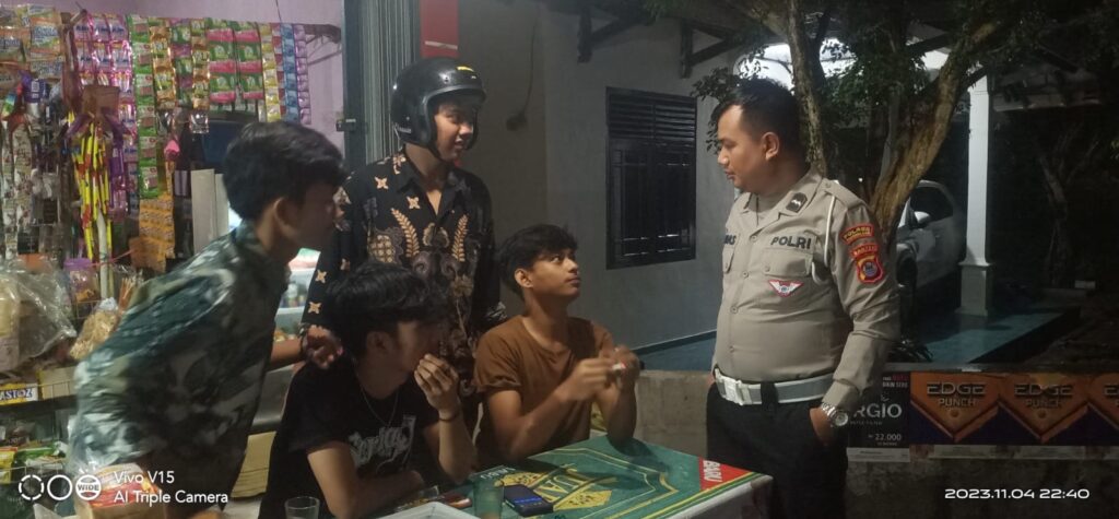 Polsek Menes Gelar Patroli Malam Guna Cegah Penyakit Masyarakat 7 WhatsApp Image 2023 11 05 at 19.10.19