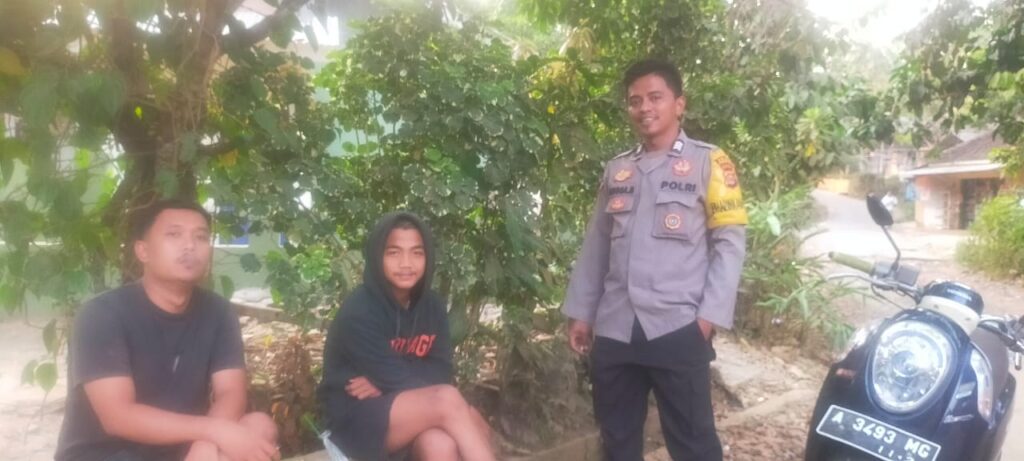 Bhabinkamtibmas Polsek Saketi Lakukan Sambang DDS ke Warga Masyarakat 1 WhatsApp Image 2023 11 05 at 19.17.31