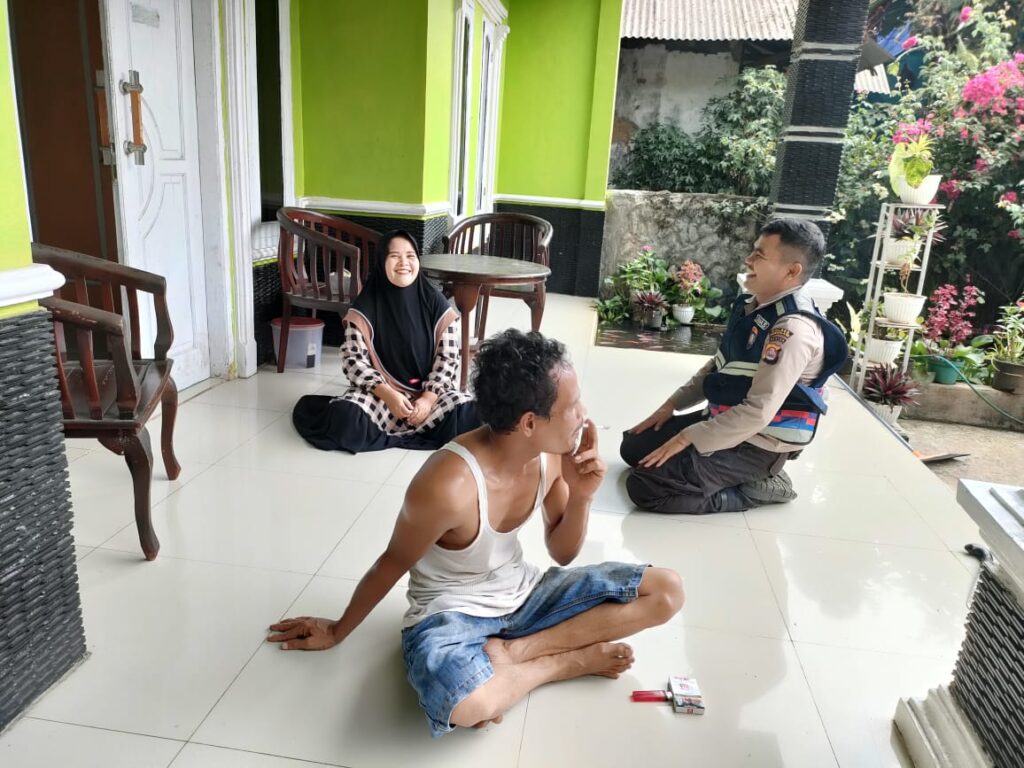 Bhabinkamtibmas Polsek Pulosari Terus Mempererat Hubungan dengan Warga Binaan 2 WhatsApp Image 2023 11 05 at 19.19.25