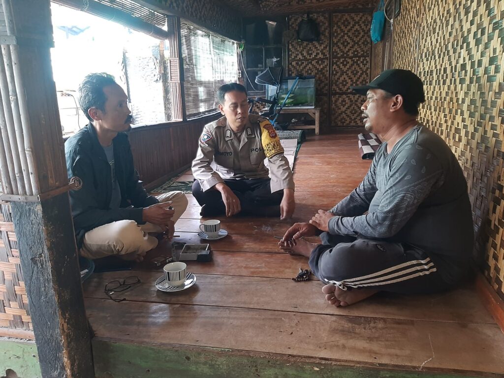 Bhabinkamtibmas Polsek Pandeglang Sambangi Ketua RT dan Himbau untuk Jaga Kamtibmas 4 WhatsApp Image 2023 11 05 at 19.23.48