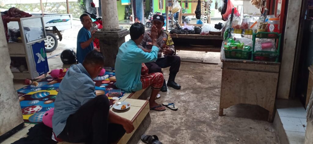 Bhabinkamtibmas Polsek Pandeglang Melakukan Sambang dan Silaturahmi kepada Warga di Kelurahan Pagerbatu 5 WhatsApp Image 2023 11 06 at 20.02.27