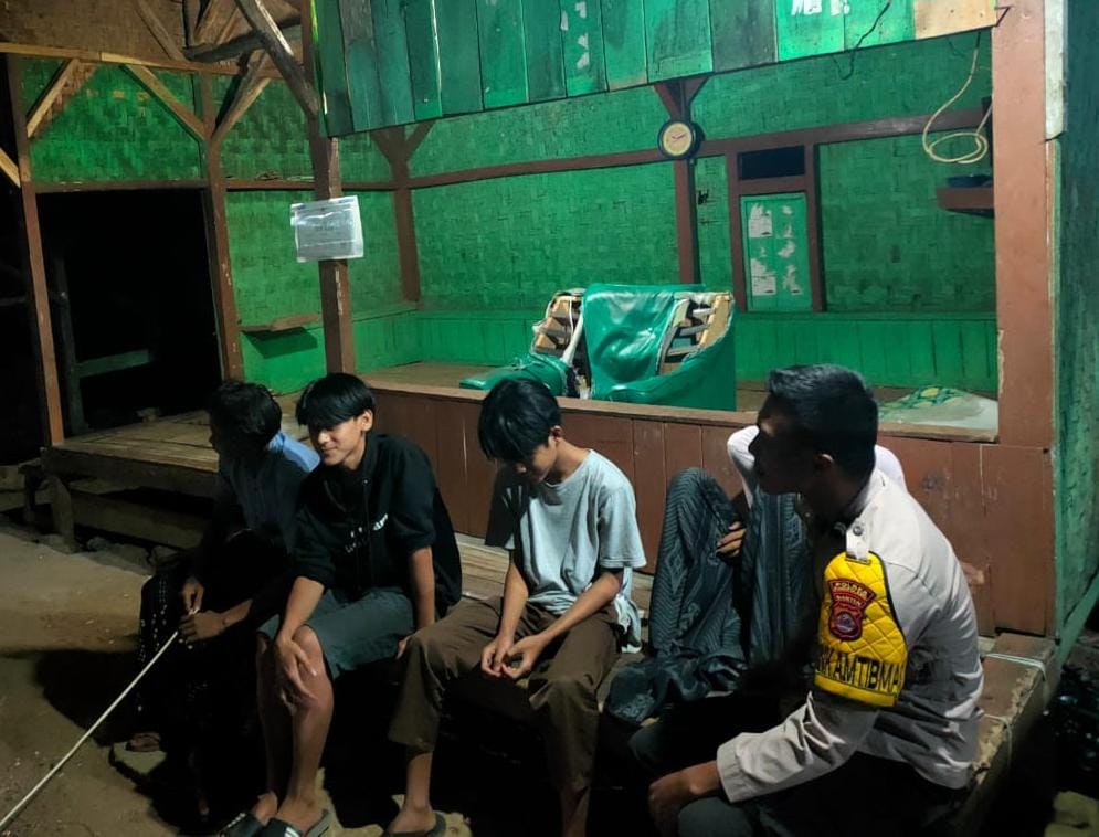 Polsek Bojong Gelar Patroli Malam untuk Meningkatkan Kamtibmas 7 WhatsApp Image 2023 11 07 at 18.31.01
