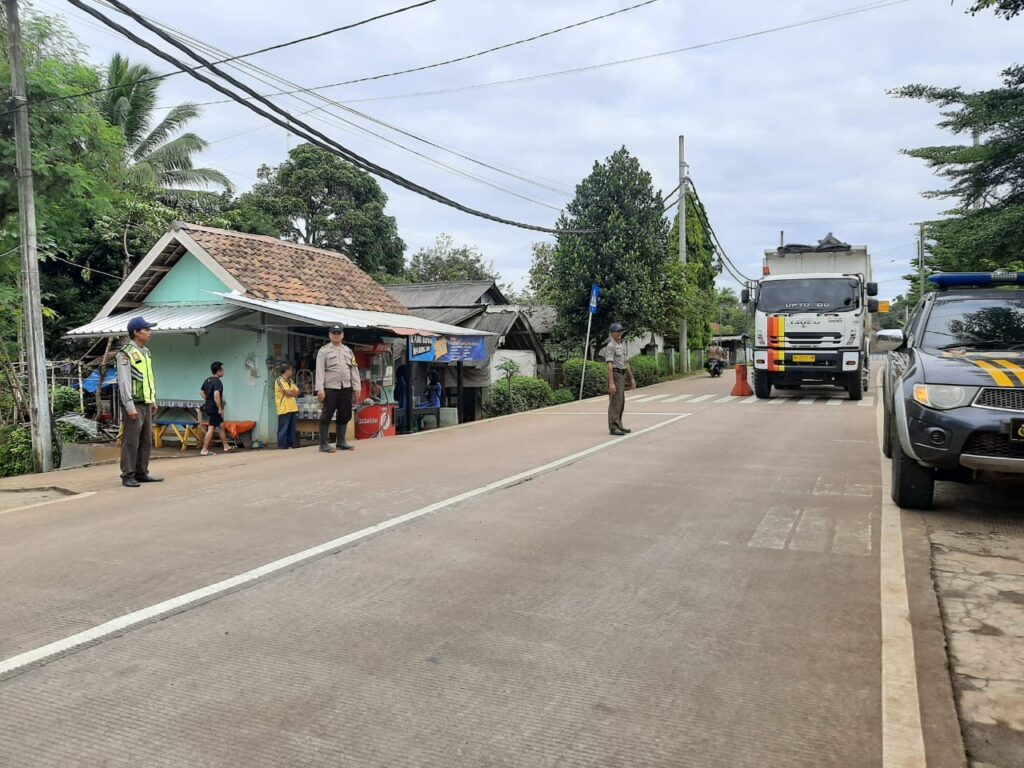 Polsek Bojong Gelar Giat Gatur Lalulintas untuk Keamanan dan Kelancaran Arus Lalu Lintas 8 WhatsApp Image 2023 11 07 at 18.36.37