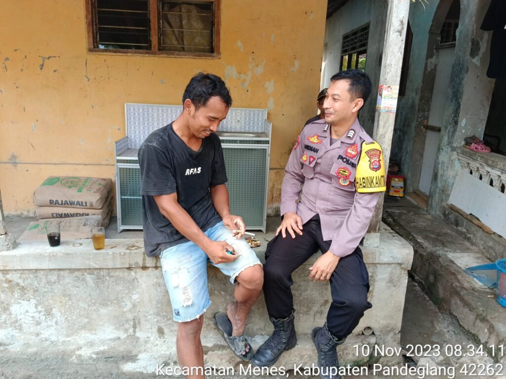 Bhabinkamtibmas Polsek Menes Sambangi Warga Masyarakat Ajak Kerjasama dalam Menciptakan Keamanan dan Ketertiban 7 WhatsApp Image 2023 11 10 at 10.10.38