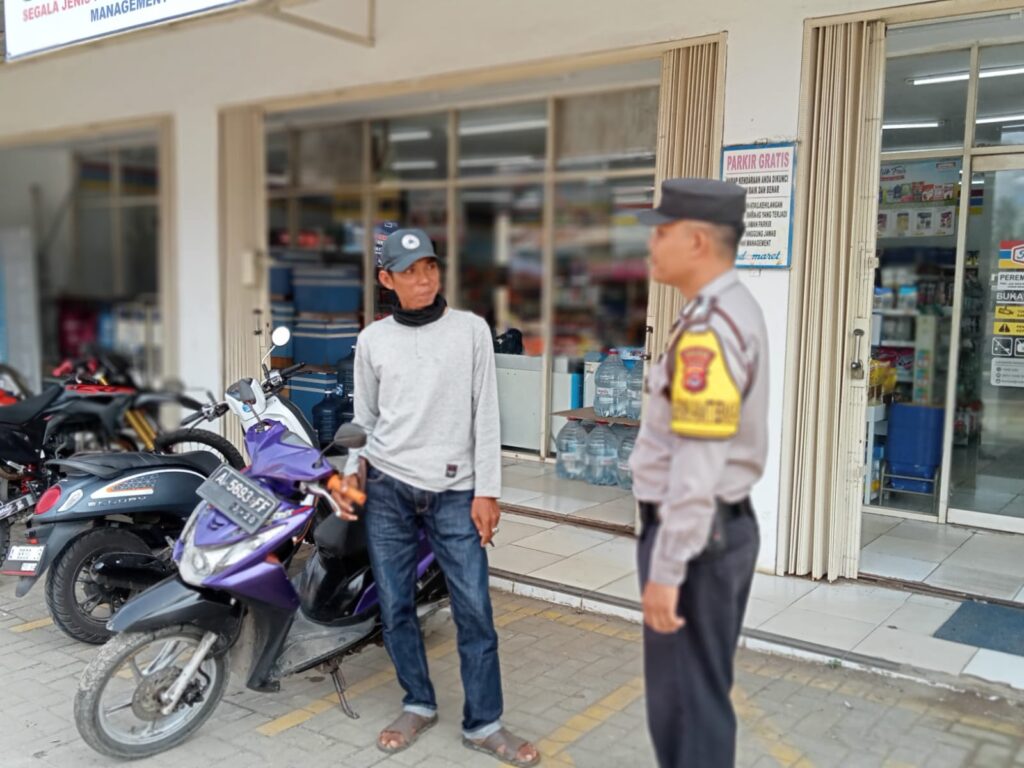 Bhabinkamtibmas Polsek Cikedal Lakukan Sambang dan Silaturahmi dengan Ojeg Pangkalan 4 WhatsApp Image 2023 11 10 at 11.08.15
