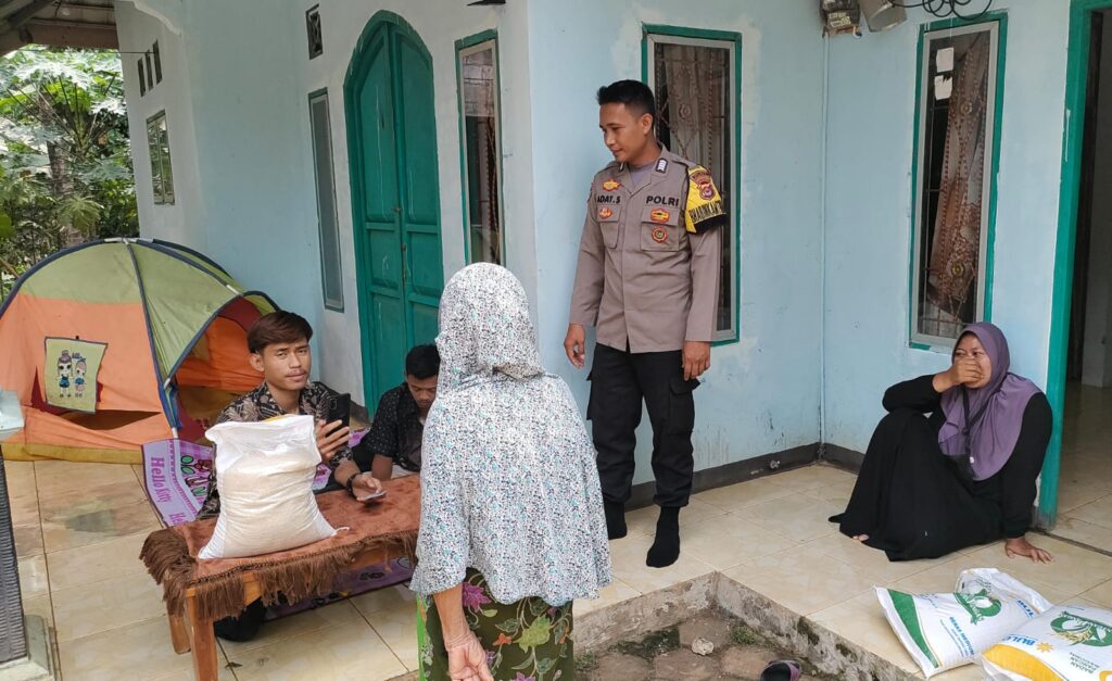 Bhabinkamtibmas Polsek Banjar Gelar Giat Sambang DDS di Kp. Pasirhaur, Kadubelang 2 WhatsApp Image 2023 11 10 at 19.11.06