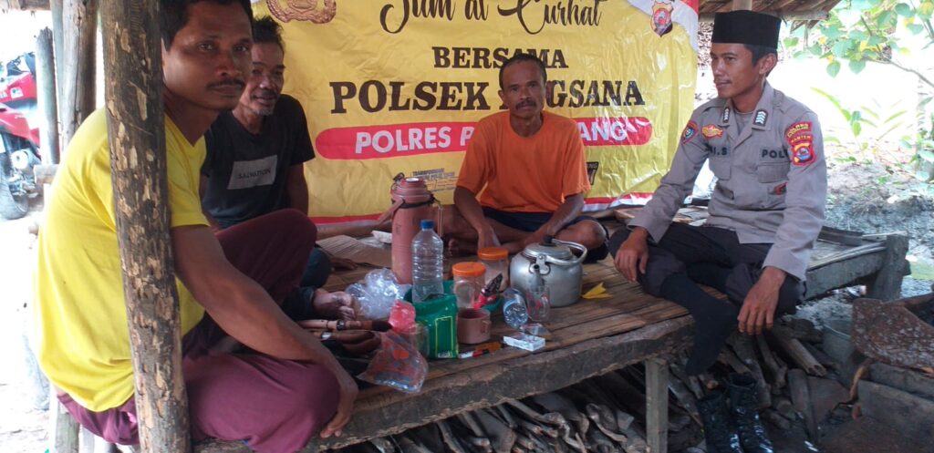 Kanit Binmas Polsek Angsana Polres Pandeglang Laksanakan Kegiatan "Jum'at Curhat" 1 WhatsApp Image 2023 11 10 at 19.19.28