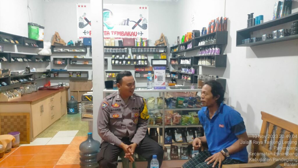 Polsek Panimbang Gencar Lakukan Patroli Malam untuk Ciptakan Keamanan dan Ketertiban 1 WhatsApp Image 2023 11 10 at 23.18.17