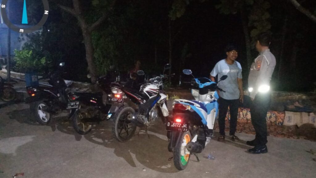 Polsek Menes Tingkatkan Patroli Malam untuk Ciptakan Keamanan dan Kondusifitas 5 WhatsApp Image 2023 11 11 at 10.39.08
