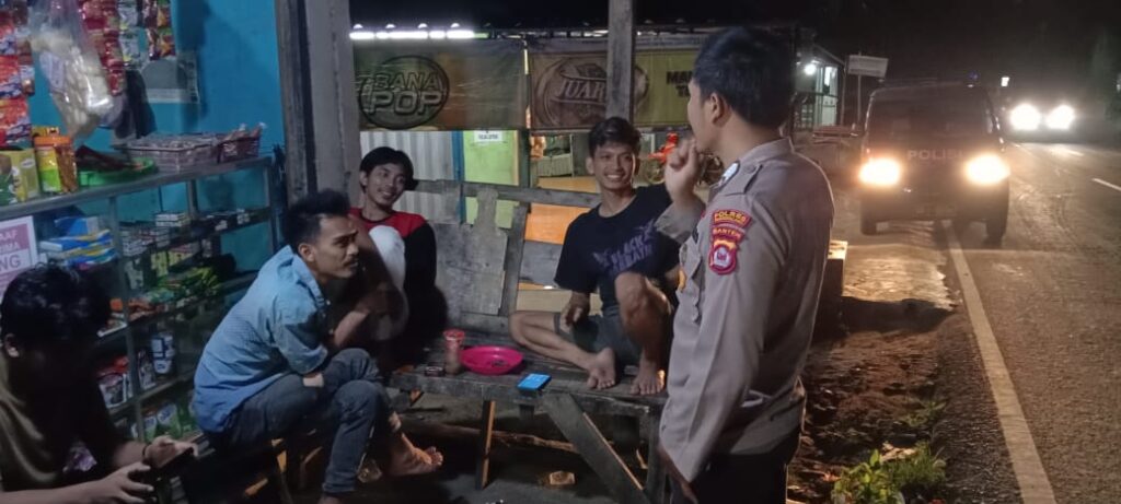 Patroli Malam Polsek Saketi Tingkatkan Keamanan dan Antisipasi Kenakalan Remaja 6 WhatsApp Image 2023 11 11 at 13.59.15