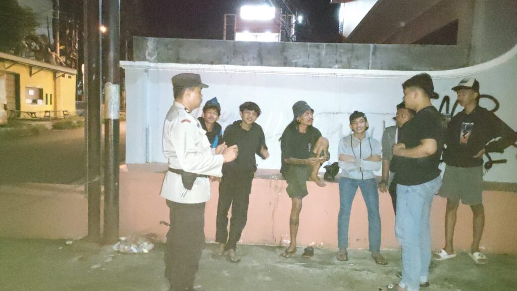 Polsek Pandeglang Gencar Lakukan Patroli dan Himbauan untuk Ciptakan Kamtibmas yang Aman 10 WhatsApp Image 2023 11 12 at 05.57.13